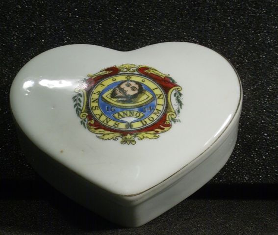 Trinket box and lid