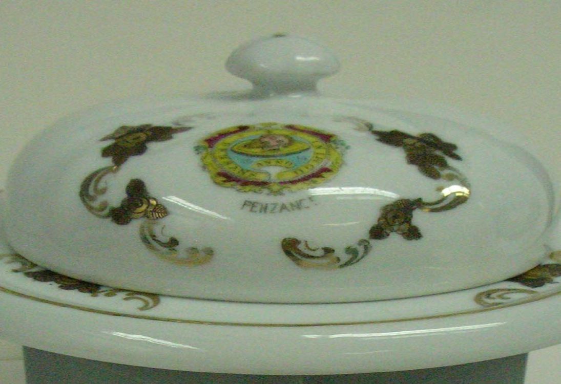 Butter/cheese dish and lid